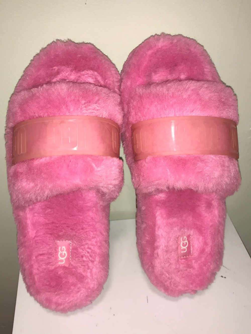 UGG Fluffitta Carnation Hot pink sandals